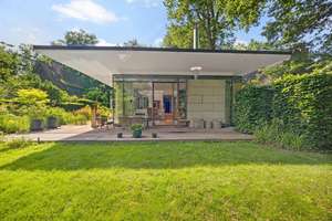 Architektenbungalow mit ikonischer Architektur und einzigartigem Naturschutzblick – Die vollständige Adresse der Immobilie erhältst du vom Anbieter., 22359 Volksdorf, Hamburg – Vorschaubild 1