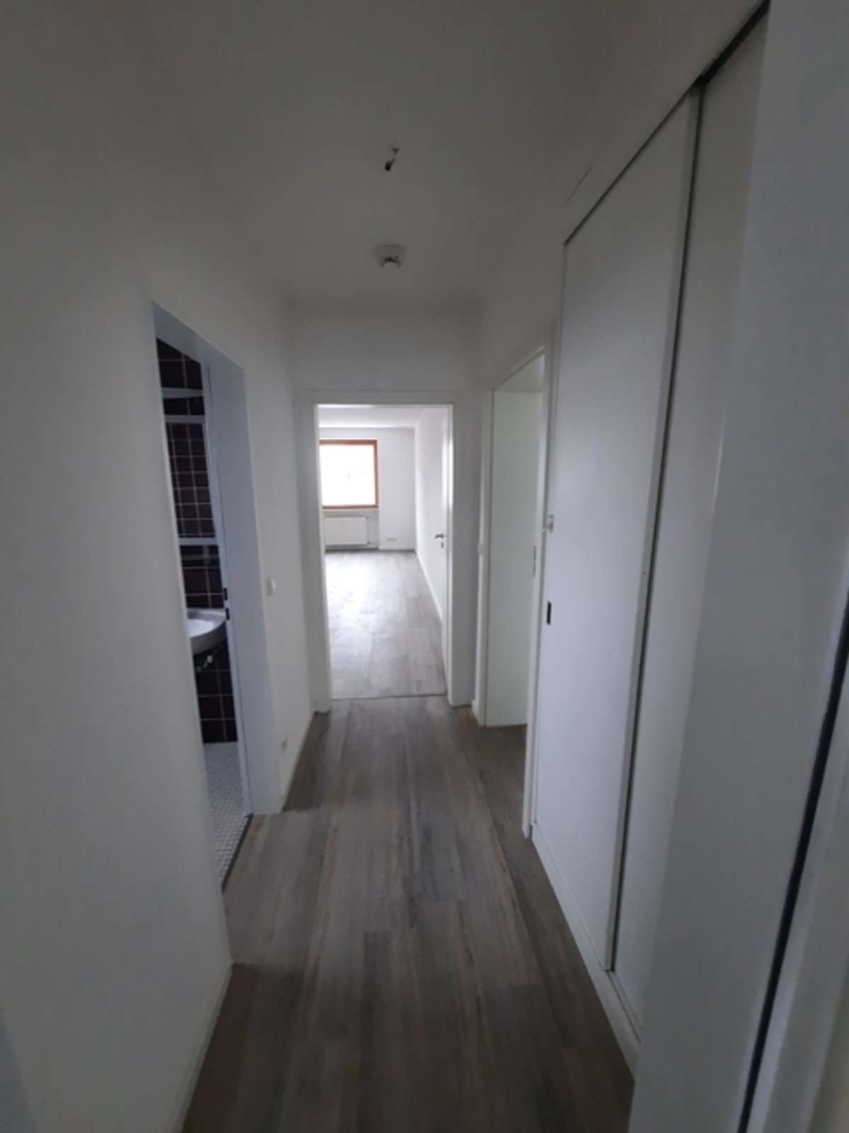 Attraktive und geräumige 4-Zimmer-Maisonette-Wohnung mit Loggia und Kamin in Göttingen