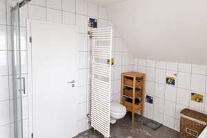 Gepflegtes Einfamilienhaus mit Garten, großer Terrasse, Tageslichtkeller und Ausbaureserve – Die vollständige Adresse der Immobilie erhältst du vom Anbieter., 86633 Neuburg an der Donau – Vorschaubild 11