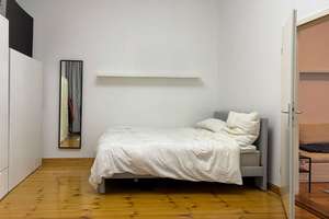 Klassischer Altbau mit Dielenboden und Balkon zwischen Prenzlauer Berg und Mitte – Die vollständige Adresse der Immobilie erhältst du vom Anbieter., 10119 Prenzlauer Berg, Berlin – Vorschaubild 12
