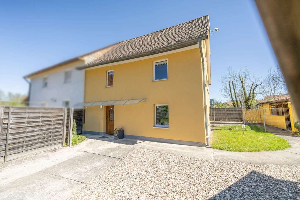 Immobilie in Lautertal - Kleines Einfamilienhaus mit schönem Grundstück direkt in Lautertal! - Bild 0