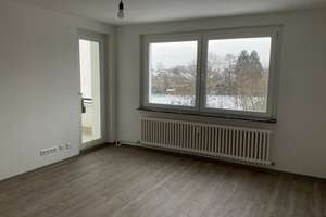 Gut geschnittene 3-Zimmer Wohnung mit Balkon