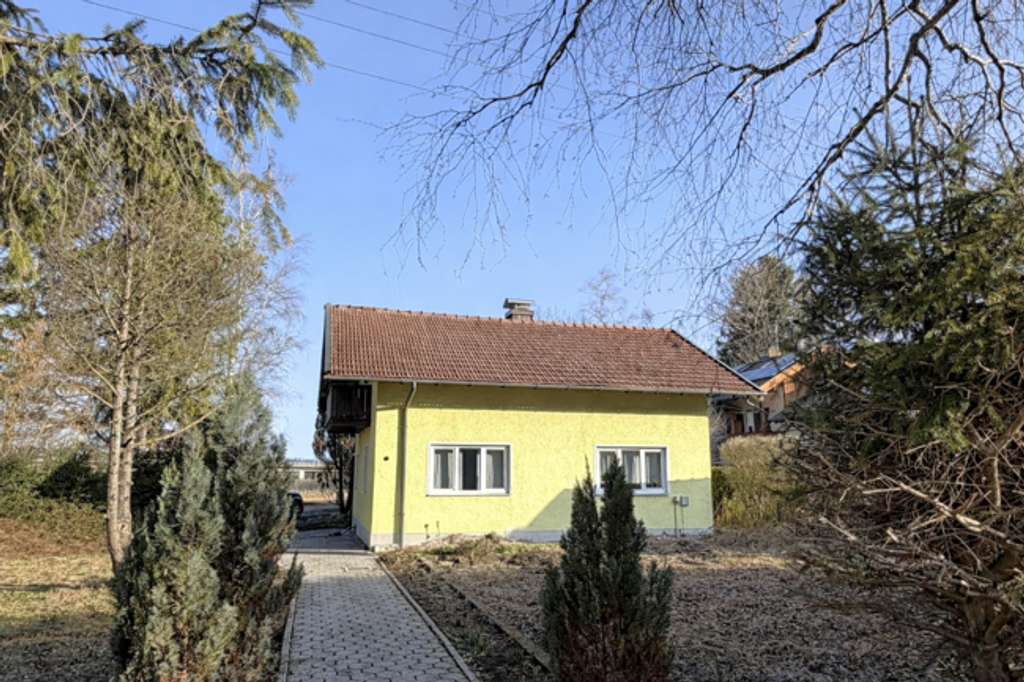 Immobilie in Ohlstadt - Ohlstadt: renovierungsbedürftiges Einfamilienhaus mit viel Potential und freiem Weitblick - Bild 1