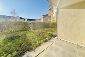 Helle 3-Zimmer-Wohnung mit eigener Grünfläche und Terrasse