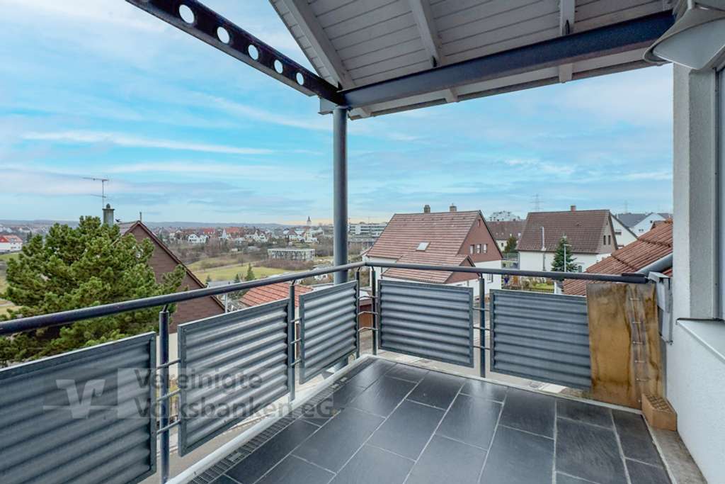 Immobilie in Holzgerlingen - Großzügige Maisonette-Wohnung mit Studio, Balkon und Tiefgaragenstellplatz - Bild 2