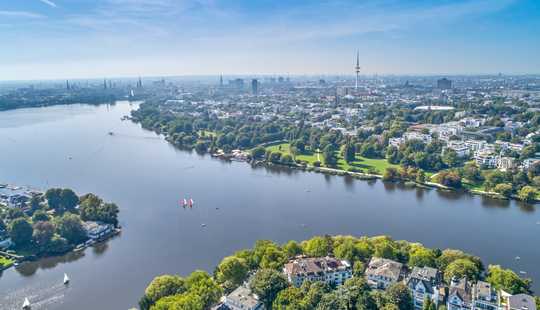 Bild von Die Alster vor der Tür.