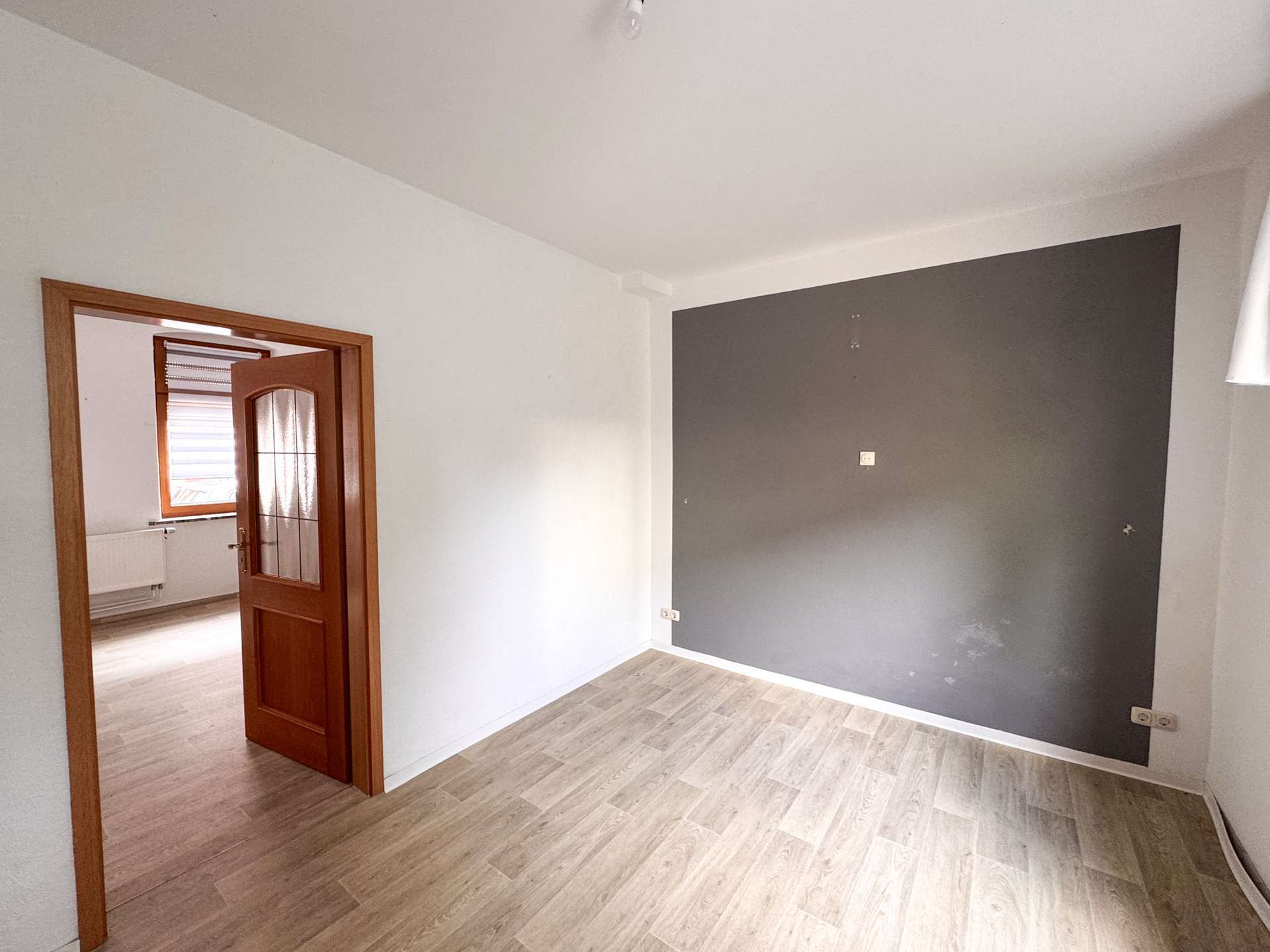 Immobilie in Pausa-Mühltroff - 88,9 m² Wohnfläche voller Charakter – Reihenhaus mit Garten in Pausa - Bild 0