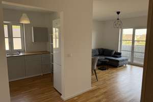 Moderne, helle gemütliche 2-Zimmer-Wohnung, möbliert (nach Bedarf), Balkon, Kellerraum, Stellplatz