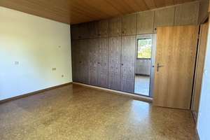 Großzügige 5-Zimmer-Splitlevel-Wohnung mit 153 m², Balkon, Garten und Kaminofen – Kirchweg 8, 75323 Bad Wildbad – Vorschaubild 28