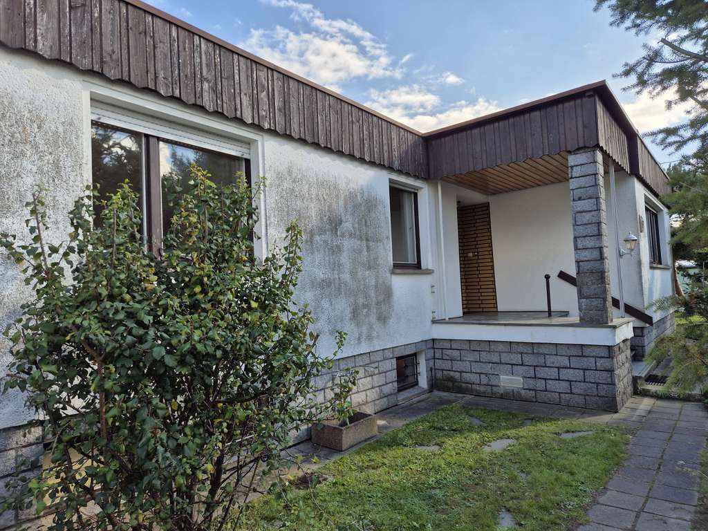 Immobilie in Malschwitz - Malešecy - Einfamilienhaus Bungalow, unterkellert, provisionsfrei vom Eigentümer - Bild 1