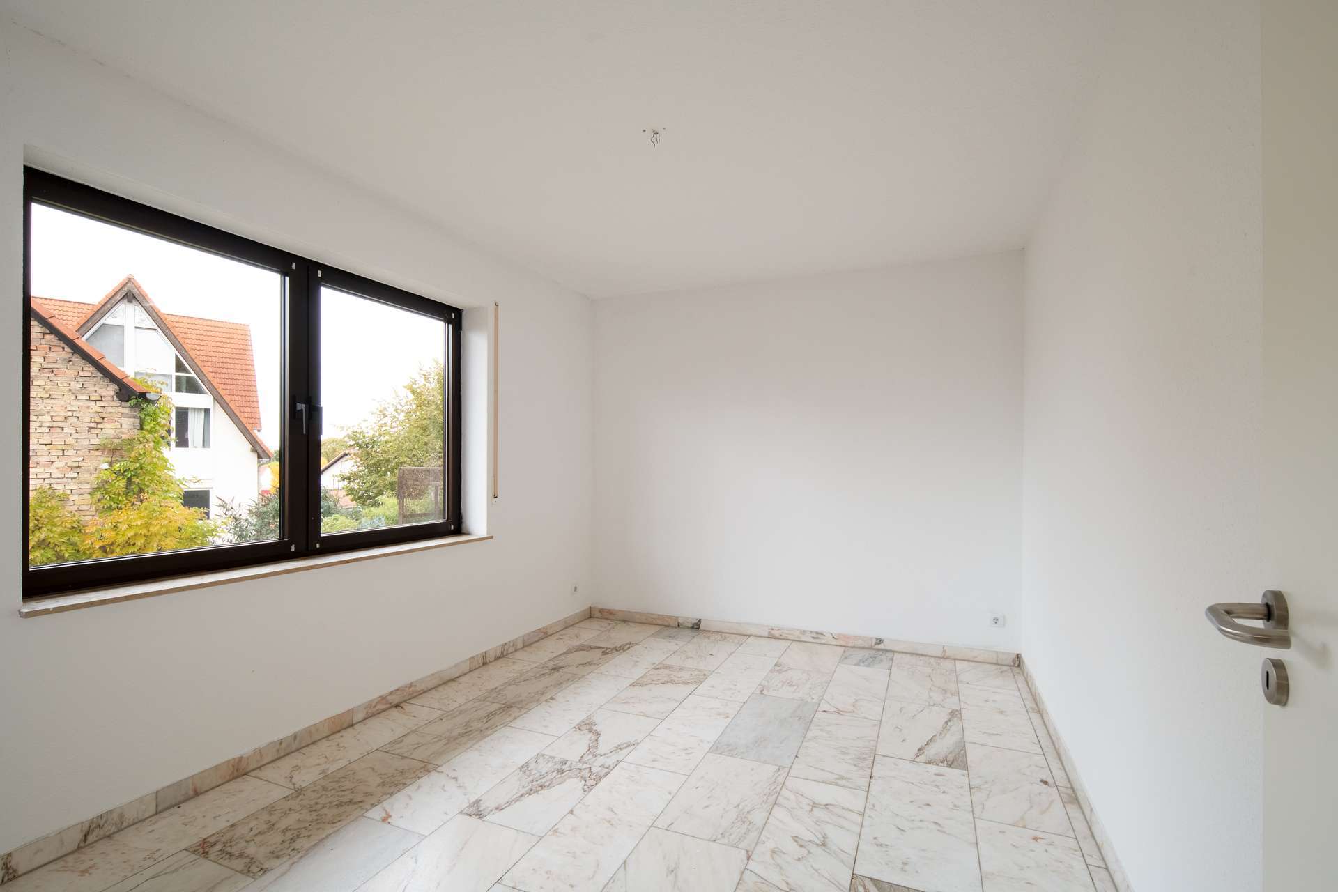 Immobilie in Saulheim - Seltene Gelegenheit!  2-3 Familienhaus mit großem Grundstück und idyllischem Garten - Bild 0