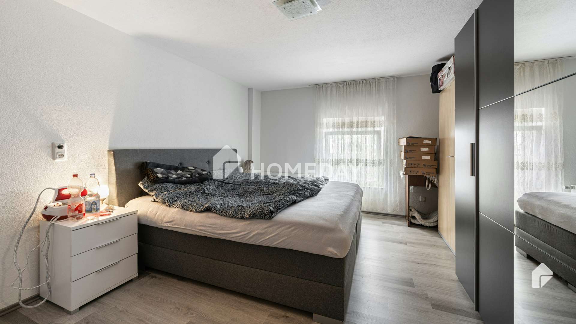 Immobilie in Maxhütte-Haidhof - Top gepflegtes Mehrfamilienhaus mit 4 WE's, 10 Garagen, Nebengelass und großem Grundstück. - Bild 0