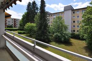 NEU IM VERKAUF: top Infrastruktur, ruhige Lage - 3 Zi.-Wohnung mit Südloggia
