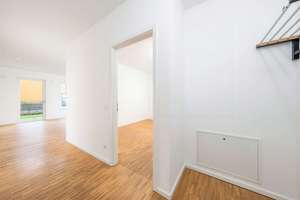 Reduzierte Provision – bezugsfrei: Wunderschöne, neuwertige 2-Zimmer-Wohnung mit eigenem Garten – Die vollständige Adresse der Immobilie erhältst du vom Anbieter., 10318 Karlshorst, Berlin – Vorschaubild 2