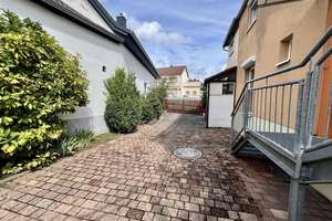 Teilsanierte DHH (2 Apartments) in Egg.-Leopoldshafen mit Hof, Carport + Gartengrundstück! – Die vollständige Adresse der Immobilie erhältst du vom Anbieter., 76344 Eggenstein-Leopoldshafen – Vorschaubild 2