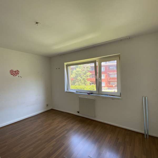 *** frische 2-Zimmer-Wohnung - frisch in Renovierung - mit Balkon - Gartenmitbenutzung ***