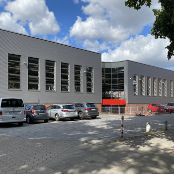 EXKLUSIV - Attraktives Gewerbeobjekt mit Hallen-/Büro- und Showroomfläche