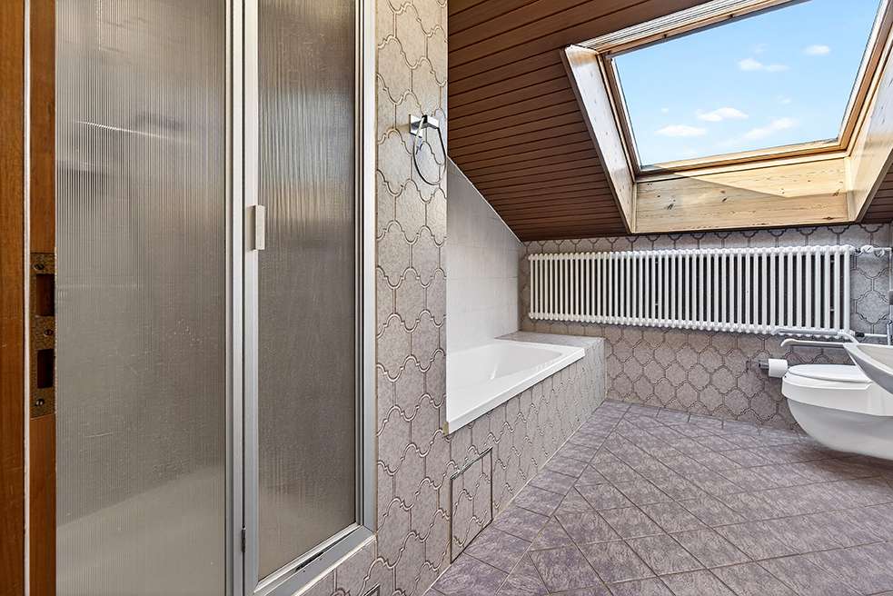 Immobilie in Vöhringen - Großzügiges Einfamilienhaus mit Einliegerwohnung und Praxis im Herzen von Vöhringen - Bild 1