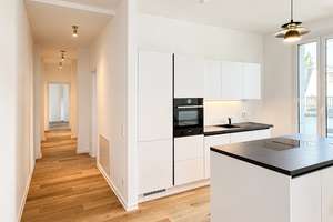 Großzügige Dachgeschoss-Wohnung mit Küche, Klimaanlage, Terrasse und Aufzug – Schönfließer 19, 10439 Prenzlauer Berg, Berlin – Vorschaubild 4