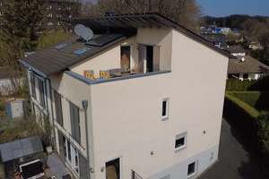 Neuwertige DHH mit Tiefdoppelgarage, Dachterrasse und Souterrain