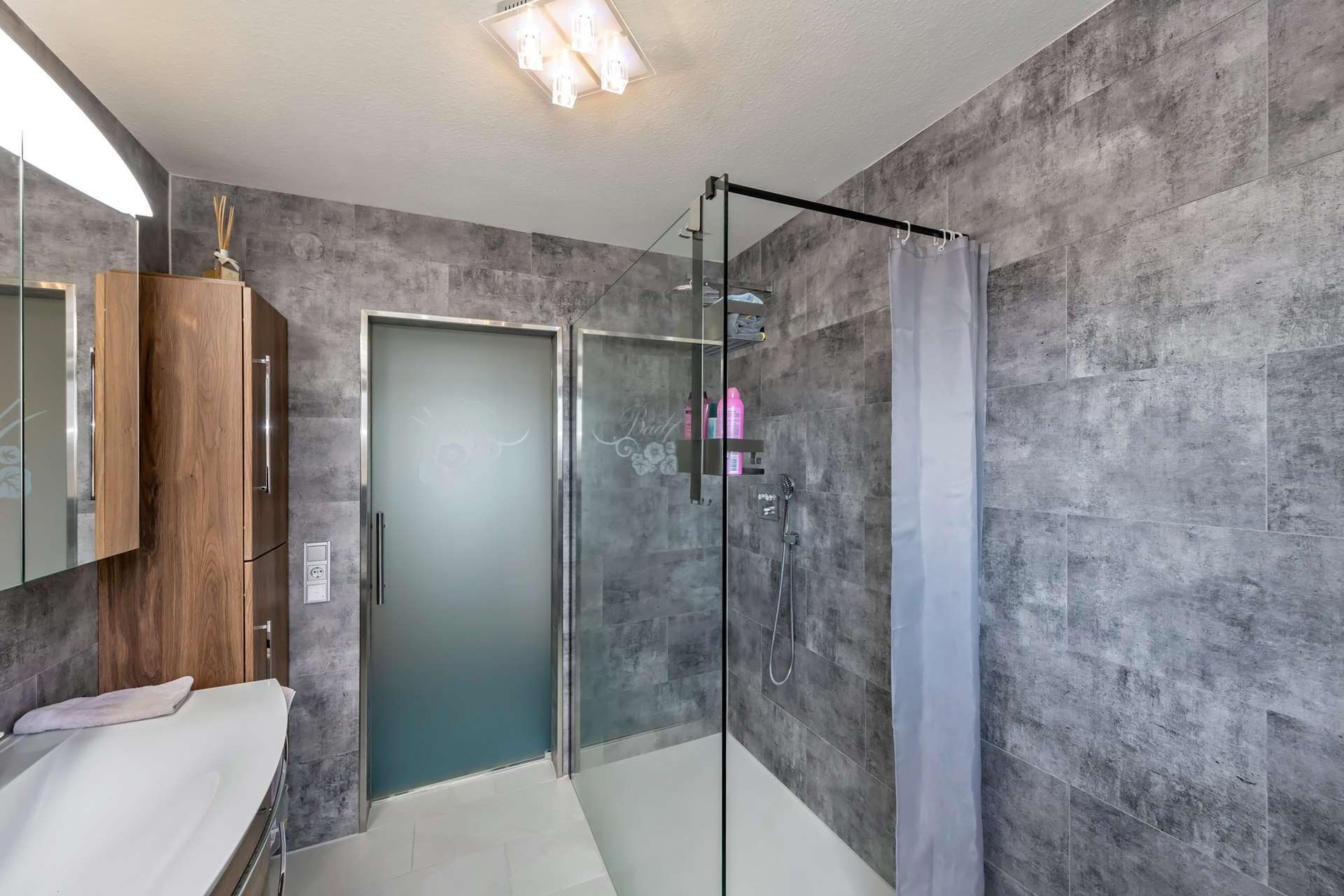 Immobilie in Adelberg - Wohnen mit der Familie unter einem Dach- attraktives Generationshaus - Bild 0