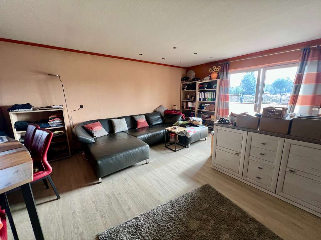Immobilie in Haßbergen - Barrierearmer & gemütlicher Bungalow in Haßbergen – Garage,Carport, toller Garten, großes Grundstück - Bild 2