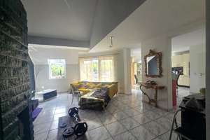 *Schicke Maisonettewohnung mit Garage und Stellplatz in ruhiger Lage mit großem Komfort*