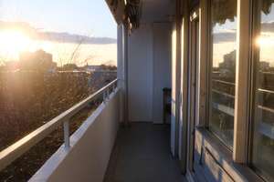 Frisch renovierte 2-Zimmer-Wohnung mit Panoramablick & Südbalkon – Schöpfstraße 33, 90480 Gleißhammer, Nürnberg – Vorschaubild 1