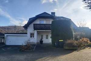 Schönes, großzügiges Einfamilienhaus mit Garten, Sauna & Doppelgarage in bevorzugter Lage von Balve – Märkischer Kreis – Vorschaubild 2