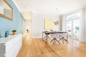 Hufelandstraße: 2-Zimmer Altbau zzgl. Wohnküche, Balkon, Fernwärme & Effizienz B, maßgefertigte EBK – Hufelandstraße 23, 10407 Prenzlauer Berg, Berlin – Vorschaubild 1