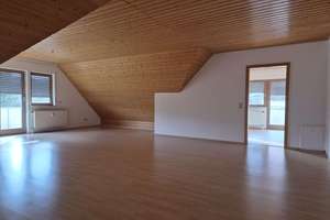 Helle 2,5-Zimmer DG-Wohnung mit EBK, Balkon, Stellplatz – Brühlstraße 4, 72770 Ohmenhausen, Reutlingen – Vorschaubild 1
