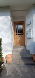 Maisonette Eigentumswohnung mit Terrasse, Balkonen und Tiefgaragenstellplatz im Herzen von Glonn