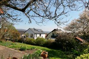 Gepflegtes Familienhaus mit Weitblick, Kamin und sonnigem Garten in Dresden-Lockwitz – Die vollständige Adresse der Immobilie erhältst du vom Anbieter., 1257 Lockwitz, Dresden – Vorschaubild 4