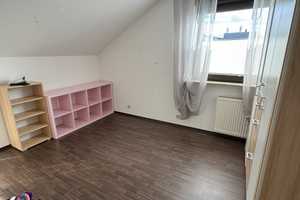 Freistehendes Zweifamilienhaus mit Garten, Terrasse, Freisitz und Doppelgarage in ruhiger Lage – Northeim (Kreis) – Vorschaubild 12