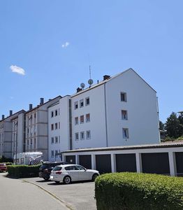 +++ Zentrale 2- Zi.-Hochparterre-Whg. mit Balkon und EBK +++