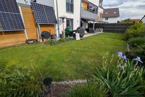 Moderne Gartenwohnung mit KfW55-Standard, Carport & E-Ladestation – Erstklassiges Wohnen in Fürth