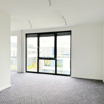 Zeitnah beziehbar | CAT7-Glasfaser | Eigene Stellplätze | Neubau 