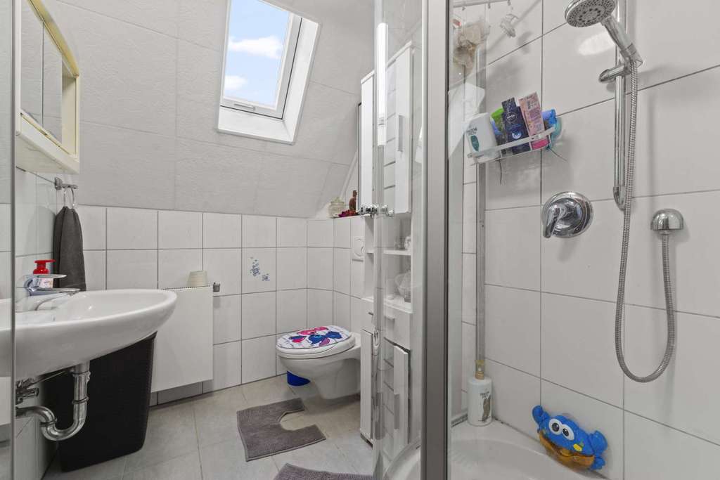 Immobilie in Hanau - Vermietete Dachgeschosswohnung in Hanau Klein-Auheim mit Einbauküche u. 2 Stellplätzen - Bild 4