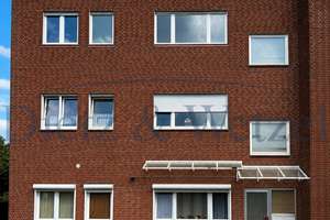 Gepflegtes Dreifamilienhaus in solider Klinkerbauweise mit einer freien Wohnung – Die vollständige Adresse der Immobilie erhältst du vom Anbieter., 33689 Sennestadt, Bielefeld – Vorschaubild 2