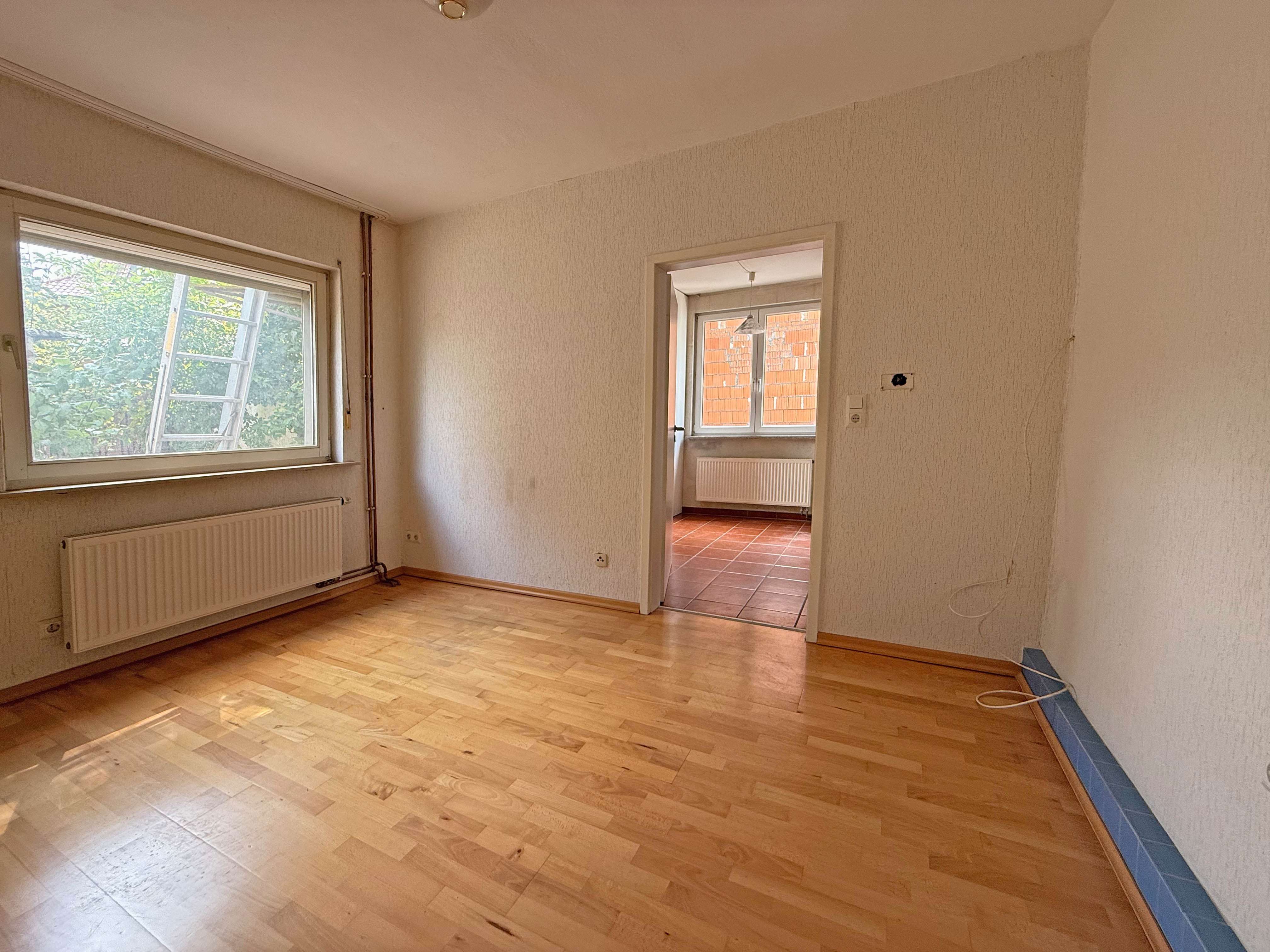 Immobilie in Hainburg - Charmantes Einfamilienhaus mit viel Potenzial - ideal für Familien und kreative Gestalter - Bild 0