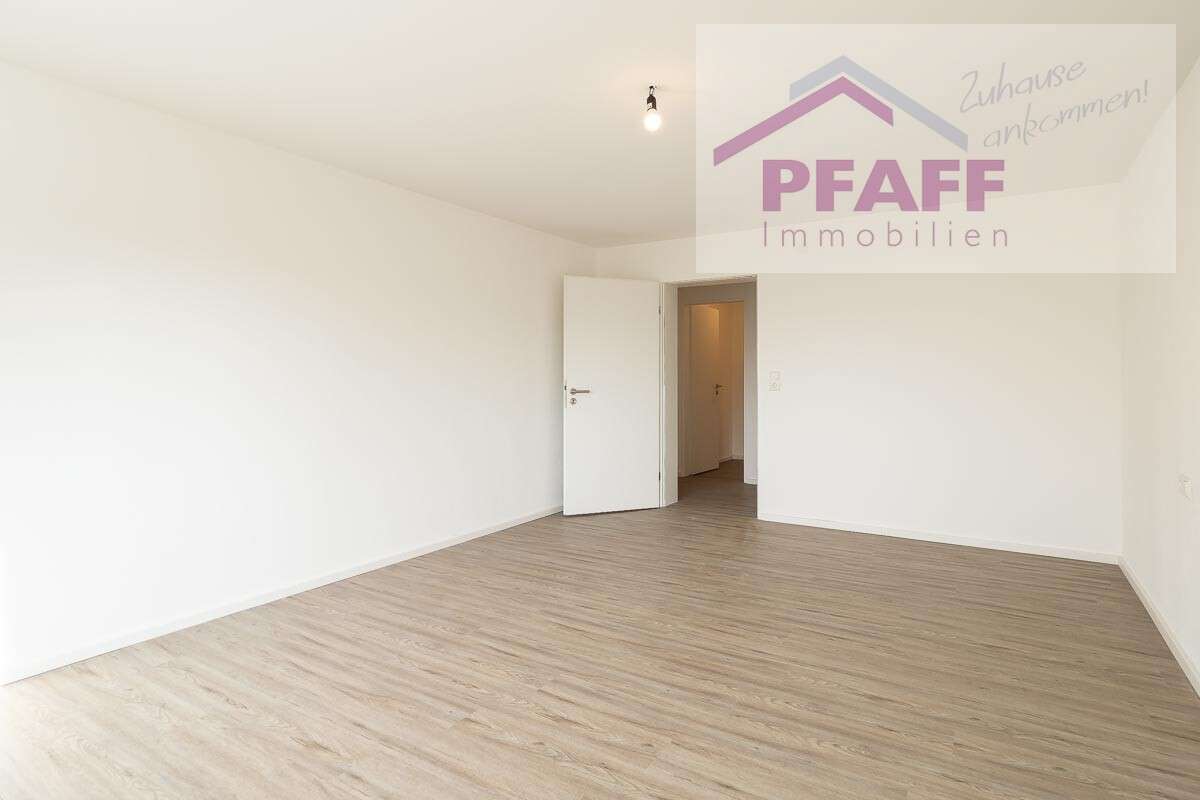 Immobilie in Gailingen am Hochrhein - Zuhause ankommen in Gailingen! Geteiltes Zweifamilienhaus mit schönem Garten + vielen Möglichkeiten - Bild 3