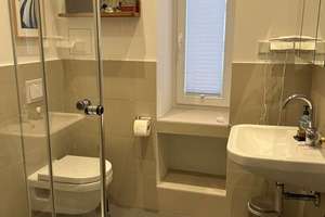 Tolle 4 Zimmer Altbauwohnung in Kreuzberg mit Wohnküche nahe Paul-Lincke Ufer, Südbalkon, Parkett – Die vollständige Adresse der Immobilie erhältst du vom Anbieter., 10999 Kreuzberg, Berlin – Vorschaubild 9