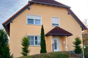 Gepflegtes Zweifamilienhaus mit sechs Stellplätzen in Markt Taschendorf – Die vollständige Adresse der Immobilie erhältst du vom Anbieter., 91480 Markt Taschendorf – Vorschaubild 2