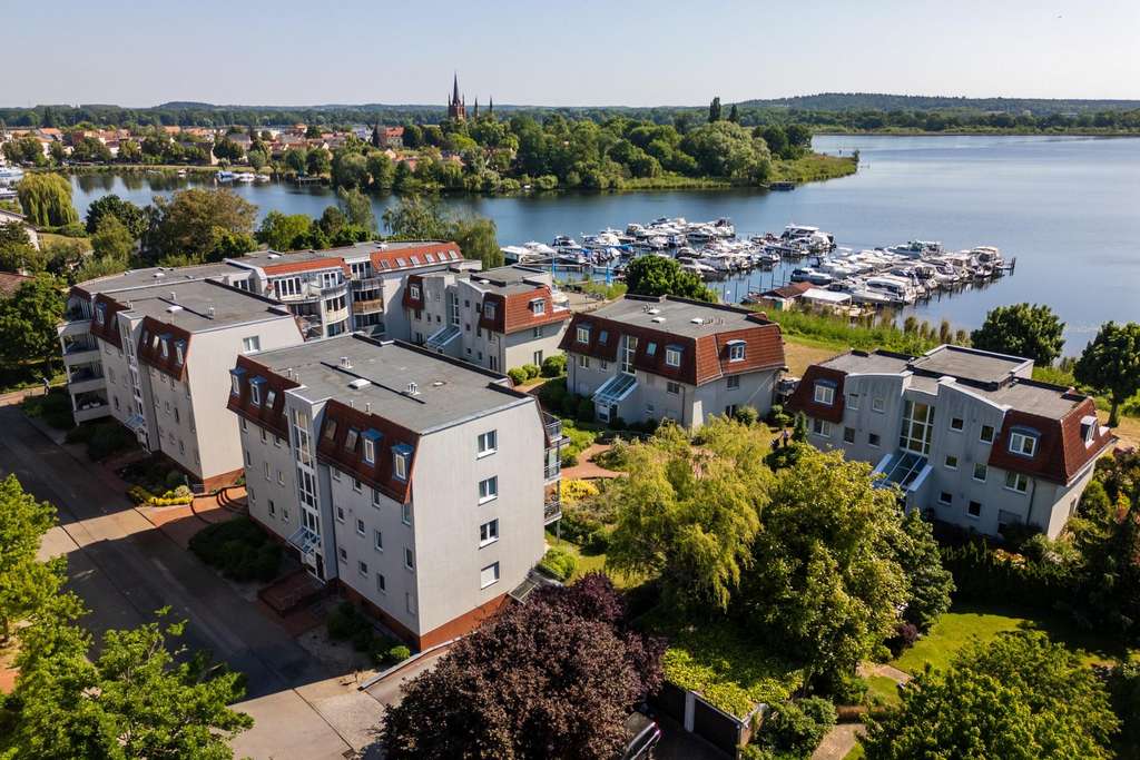 Wassergrundstück - Vermietete 1-Zimmer Wohnung im 2.OG zu verkaufen