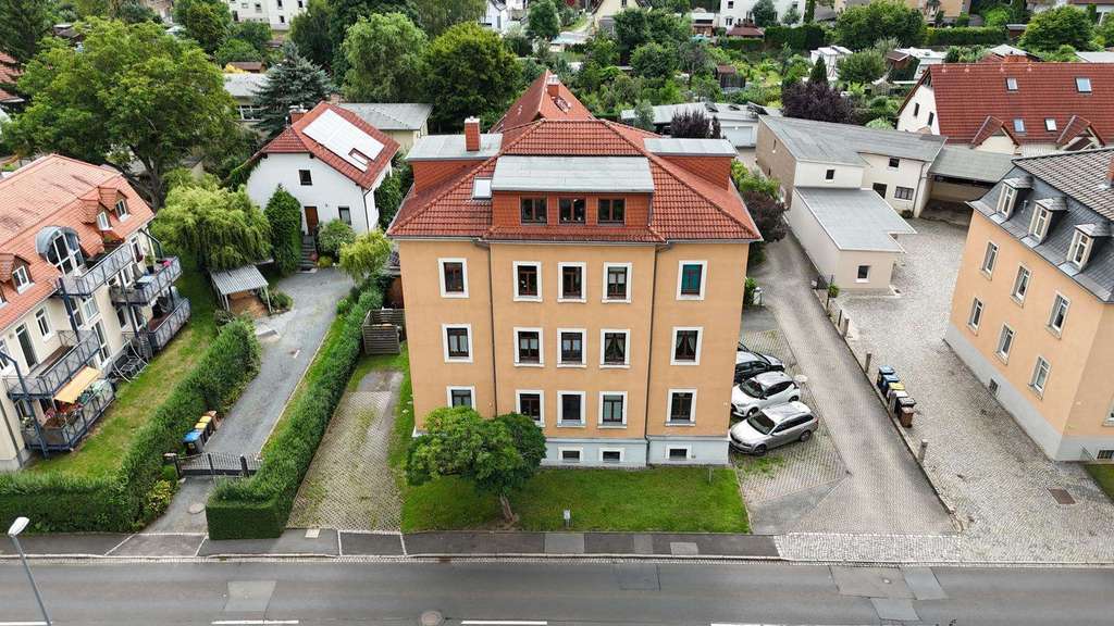 Erstbezug Sachwertanlage - Neu modernisierte 2-Zimmer-Wohnung mit Balkon und Stellplatz