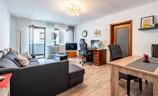 Attraktive 2-Zimmer-Wohnung mit Loggia und Aussenstellplatz