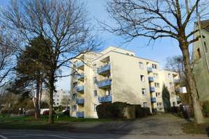 Mit Aufzug und Balkon, ideal im Alter ! Einzugsbereit neu renoviert für Sie!