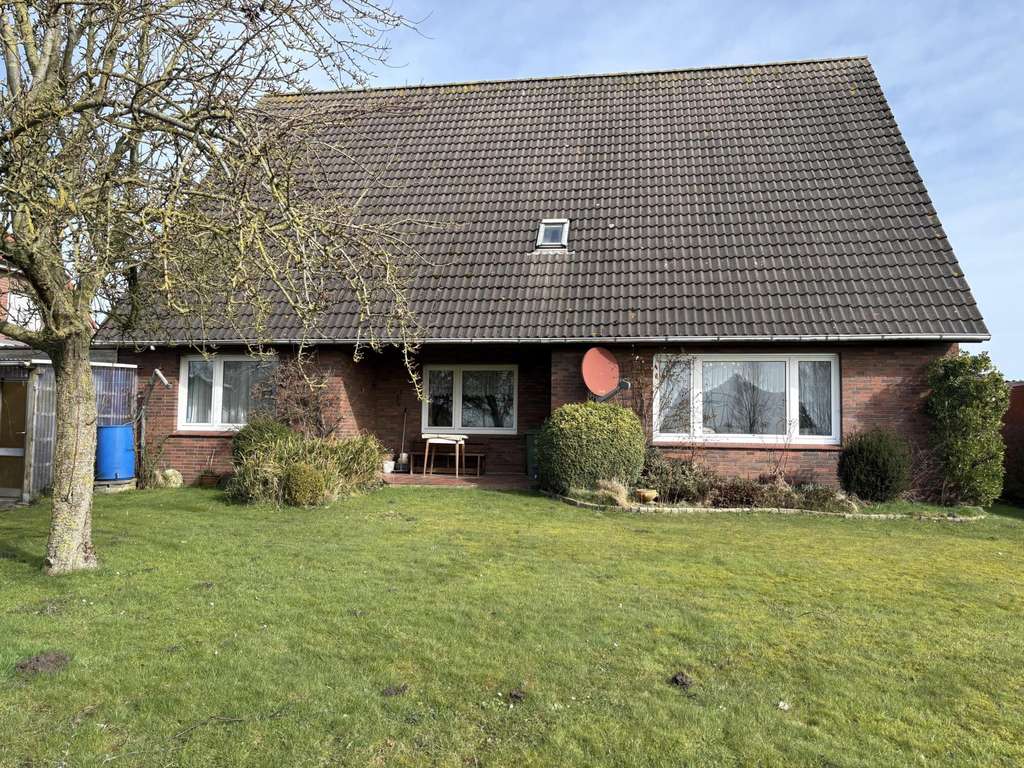 Immobilie in Dornum - Viel Platz und Potenzial: Zweifamilienhaus in Dornum - Schwittersum  - Bild 1