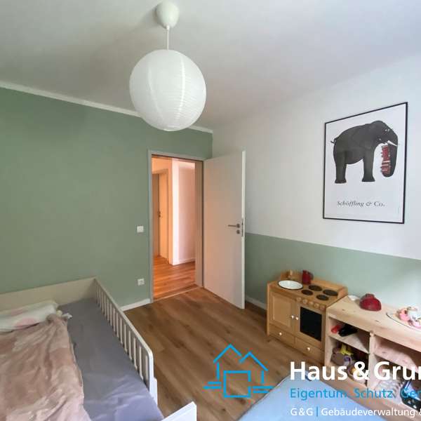 *** Großzügige, helle 5-Zimmer-Erdgeschoss-Wohnung mit Terrasse und Gemeinschaftsgarten ****