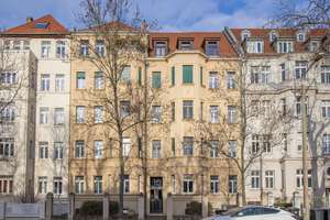+++ Hochwertig ausgestattete 3-Zimmer-Altbauwohnung mit 2 Bädern und Gartenanteil +++